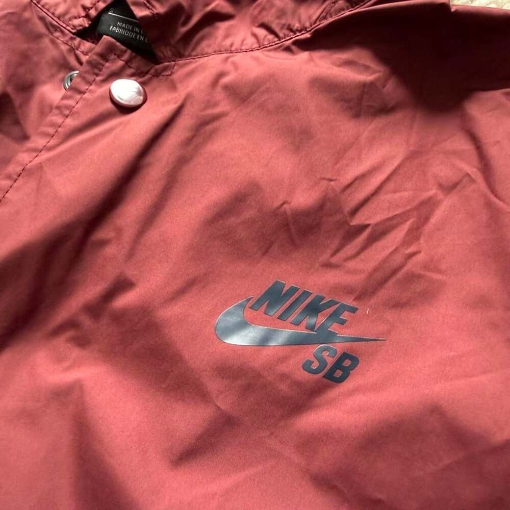 Nike SB Shield Coaches Jacket Burgundy Windbreaker